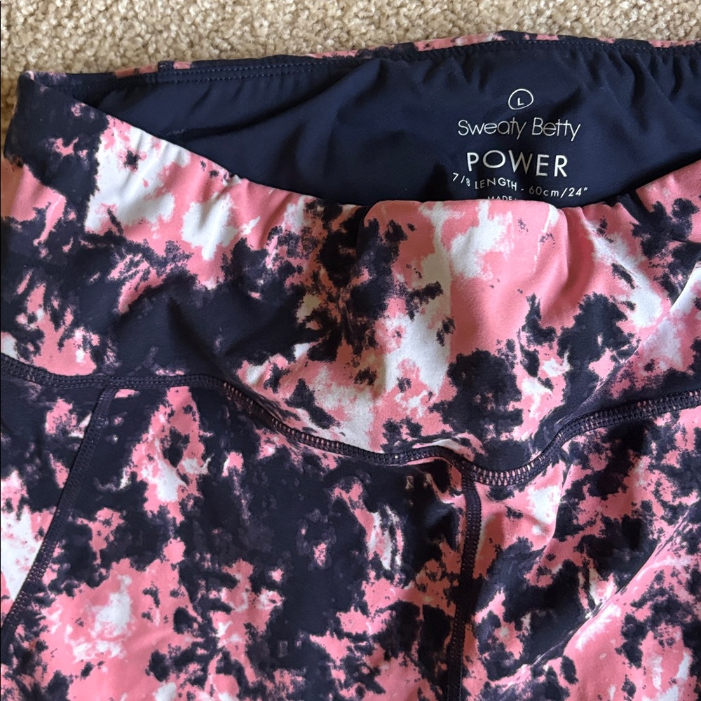Sweaty Betty 3-pack. Two 7/8 length Leggings and one 6” Short - Picture 6 of 7